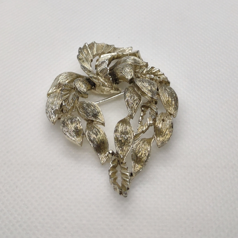 Vintage Lisner Vining Leaves Brooch